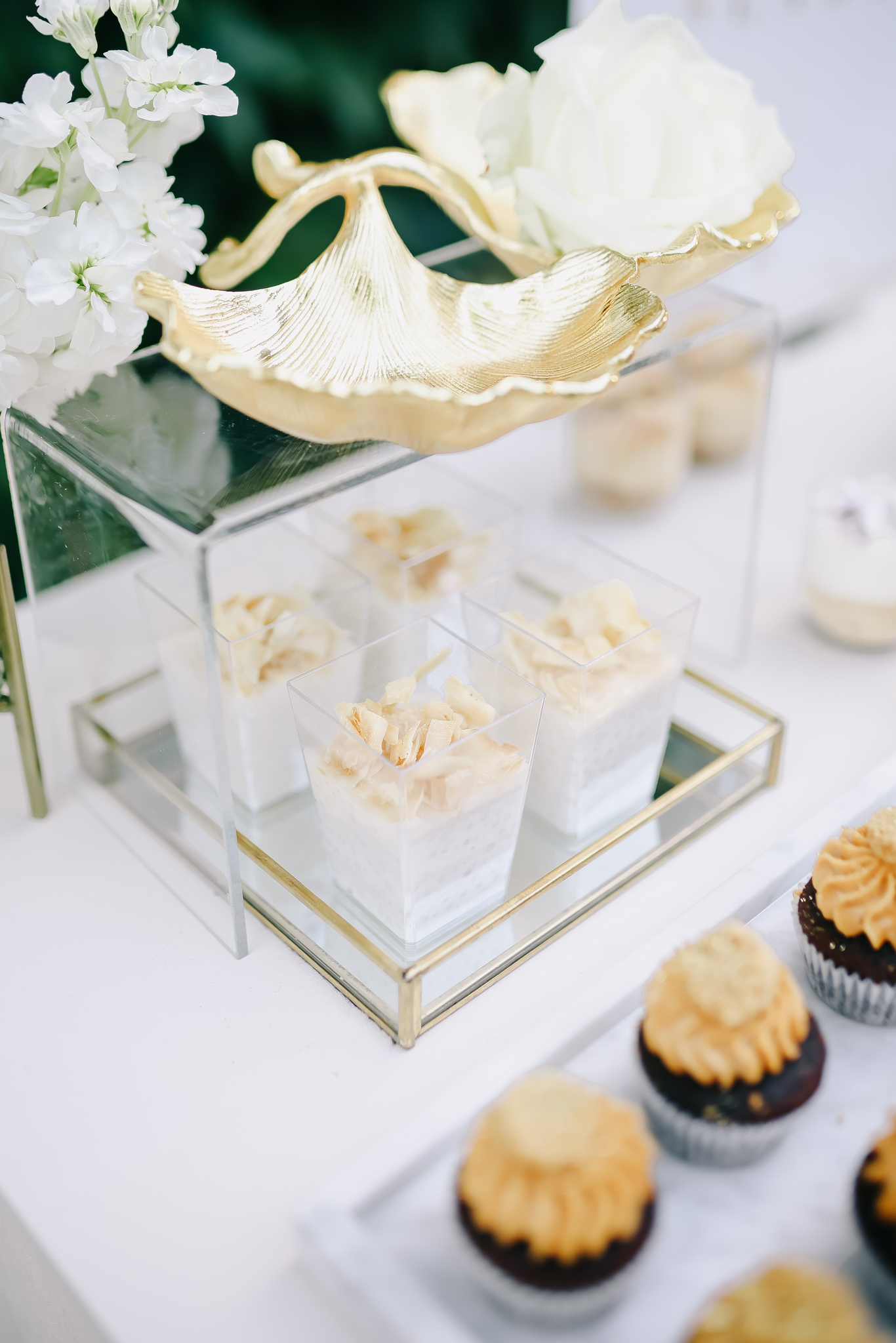 Adéla & Liam – wedding at Chateau Niměřice, Sweet & Chic