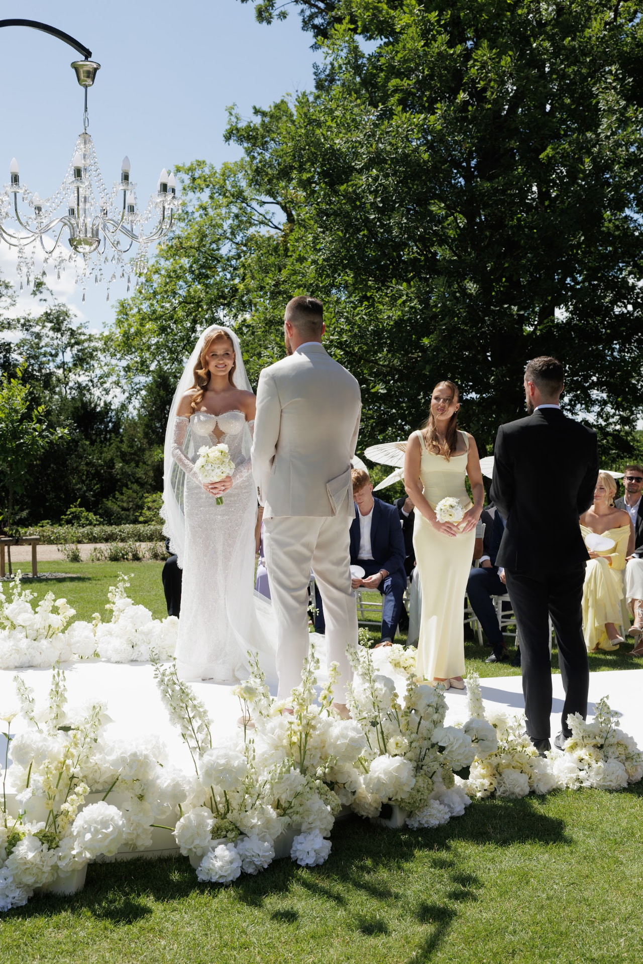 Dominika & Filip – svatba Chateau Mcely, Sweet & Chic