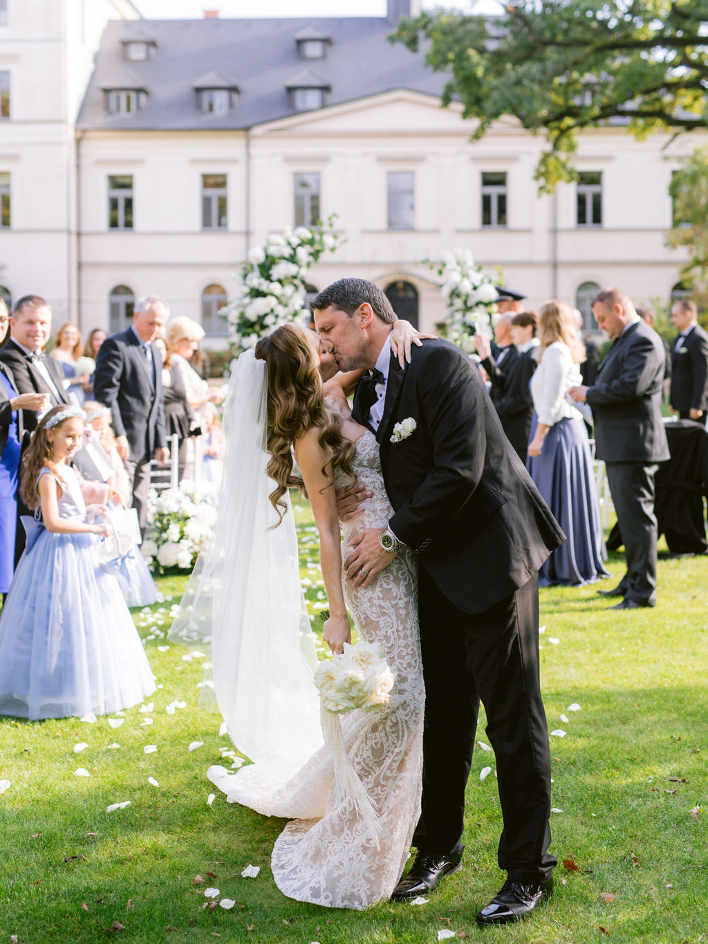 Ema & Charles – svatba Chateau Mcely, Sweet & Chic