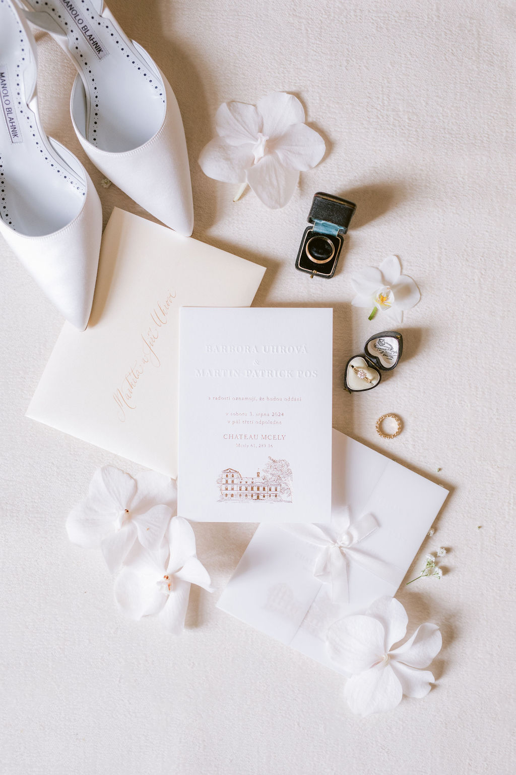 Bára & Martin – wedding at Chateau Mcely, Sweet & Chic