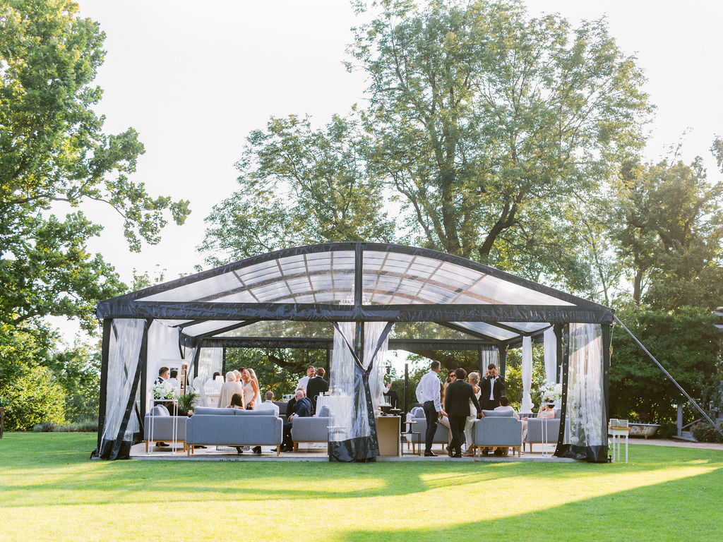 Bára & Martin – wedding at Chateau Mcely, Sweet & Chic