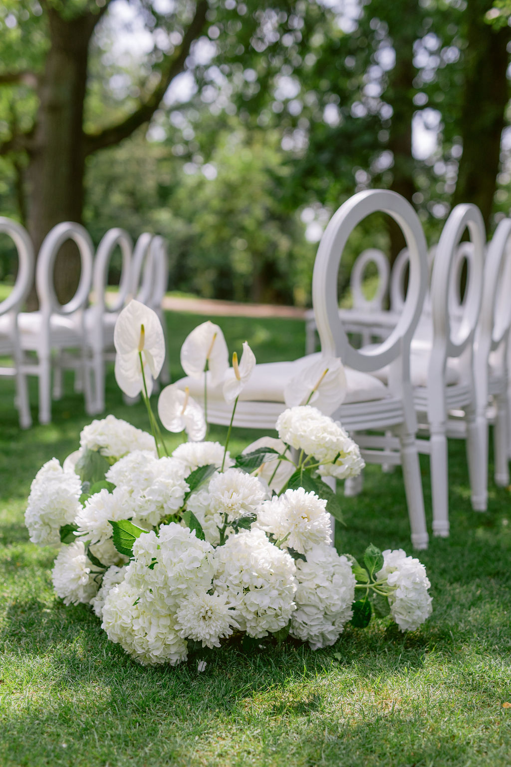 Bára & Martin – wedding at Chateau Mcely, Sweet & Chic