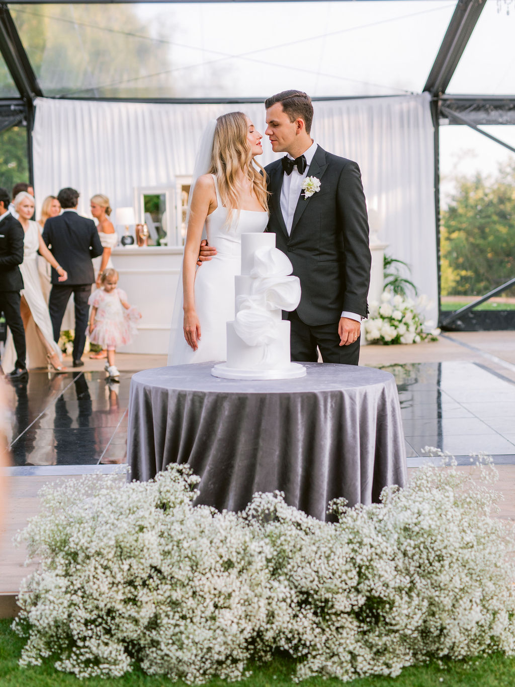 Bára & Martin – wedding at Chateau Mcely, Sweet & Chic