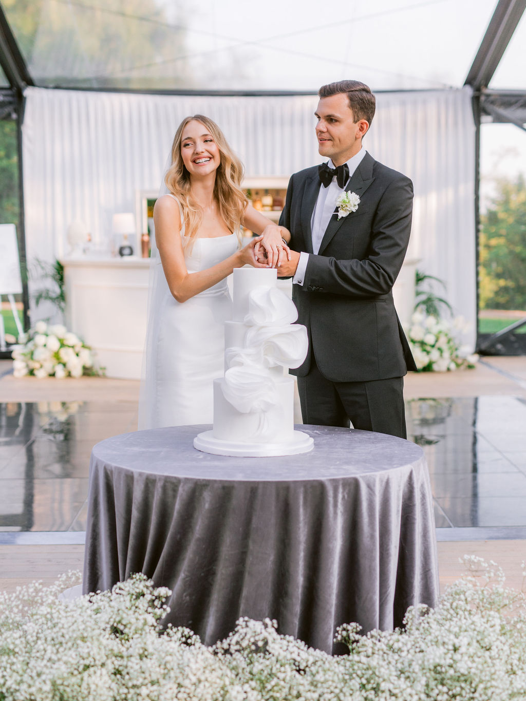 Bára & Martin – wedding at Chateau Mcely, Sweet & Chic