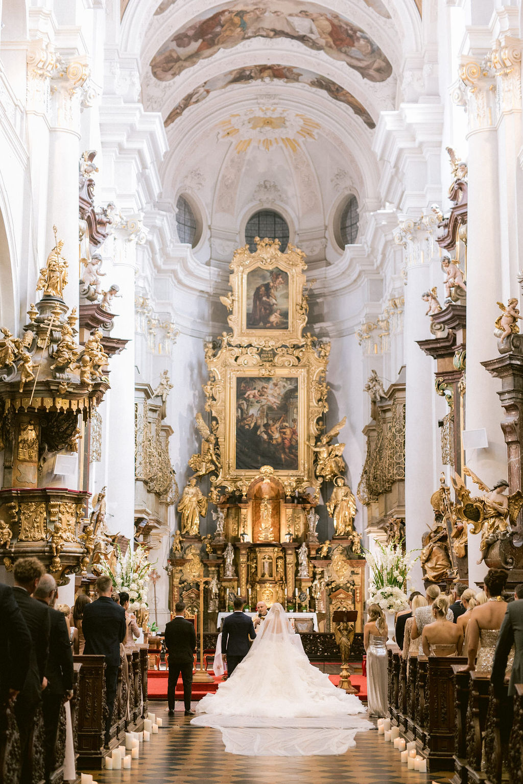 Sára & Petr – wedding at Augustine Hotel Prague, Sweet & Chic