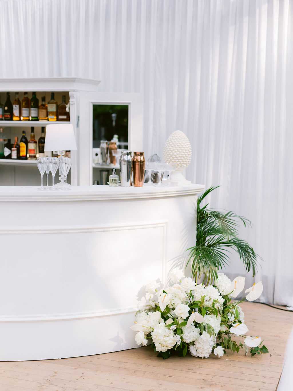 Bára & Martin – wedding at Chateau Mcely, Sweet & Chic