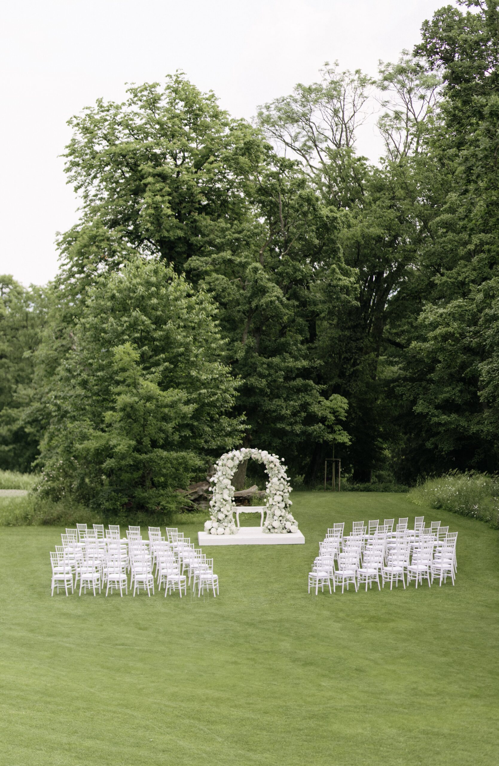 Alex & Milan – wedding at Chateau Mcely, Sweet & Chic