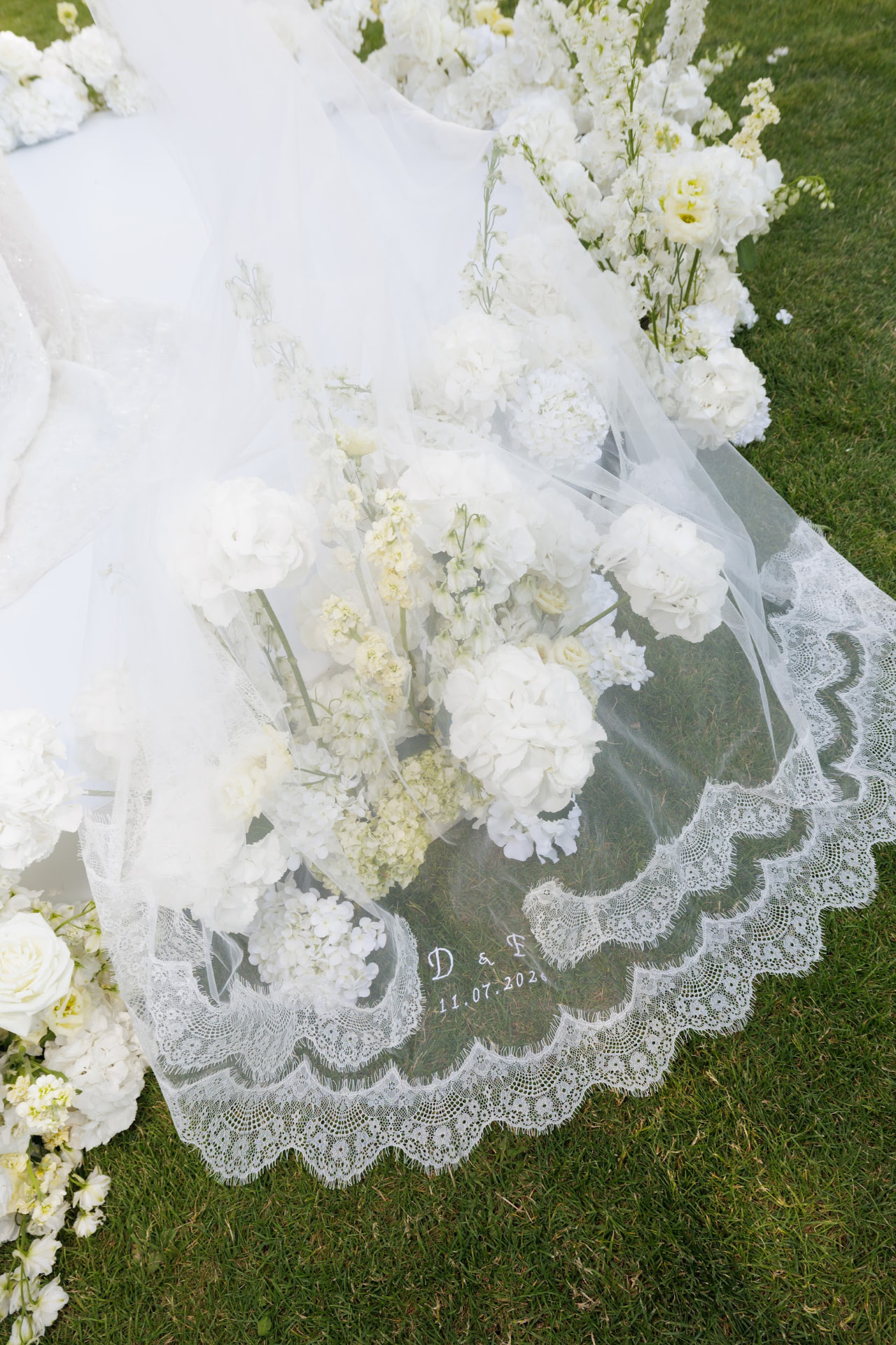 Dominika & Filip – svatba Chateau Mcely, Sweet & Chic