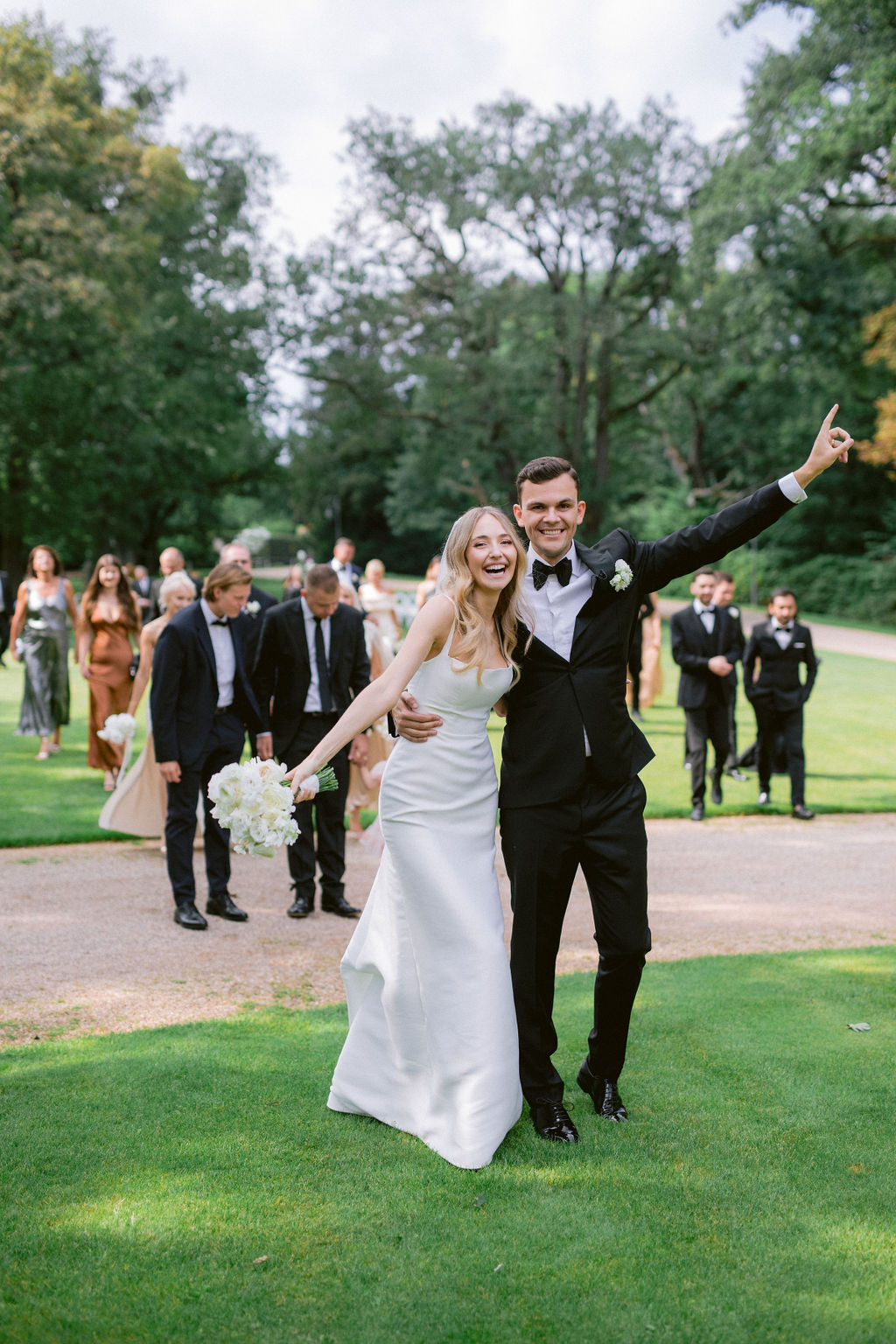 Bára & Martin – wedding at Chateau Mcely, Sweet & Chic