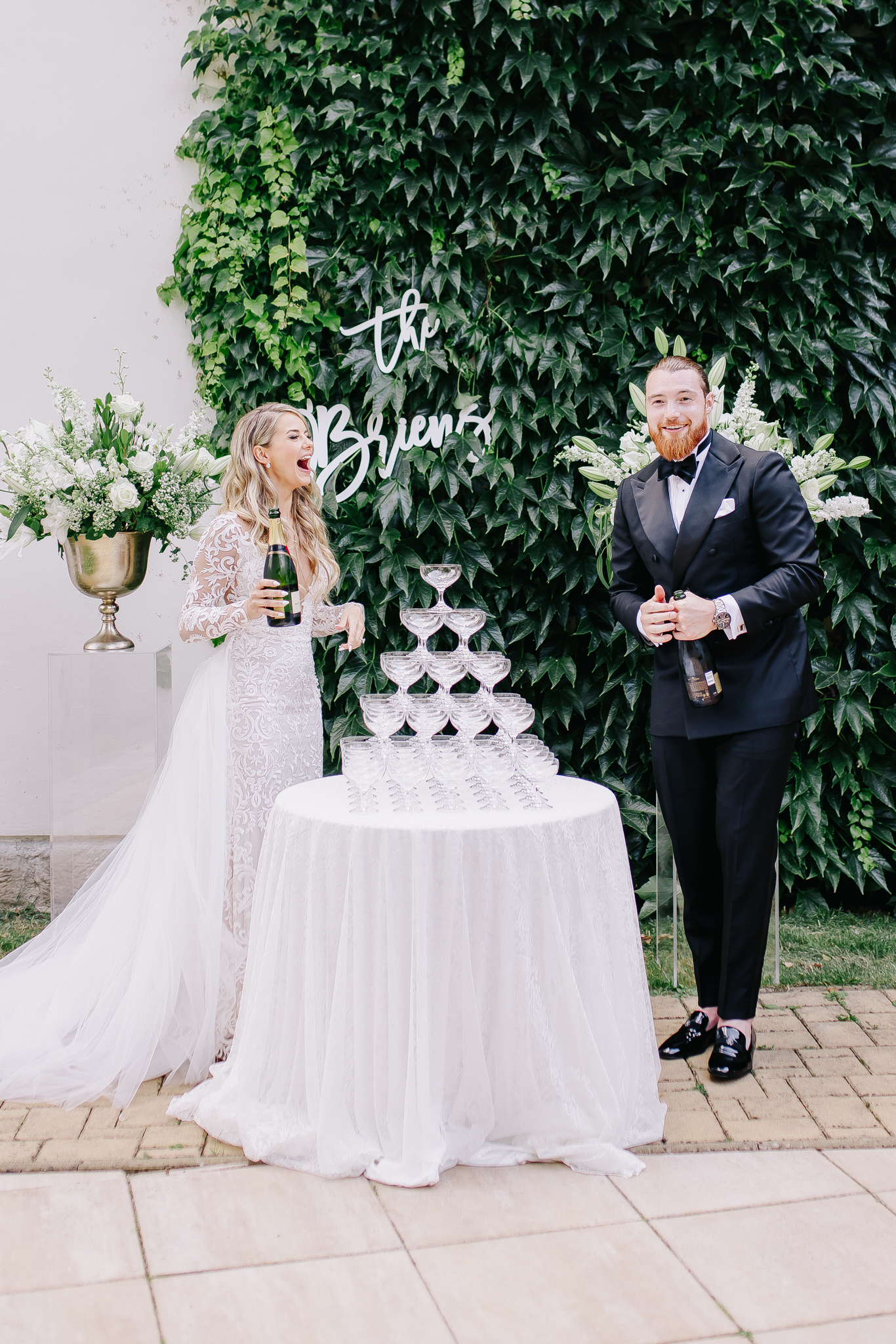 Adéla & Liam – wedding at Chateau Niměřice, Sweet & Chic