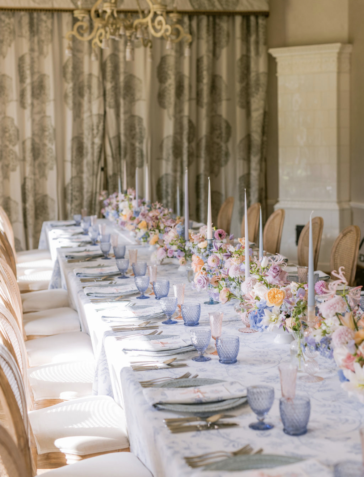 Ema & Charles – svatba Chateau Mcely, Sweet & Chic