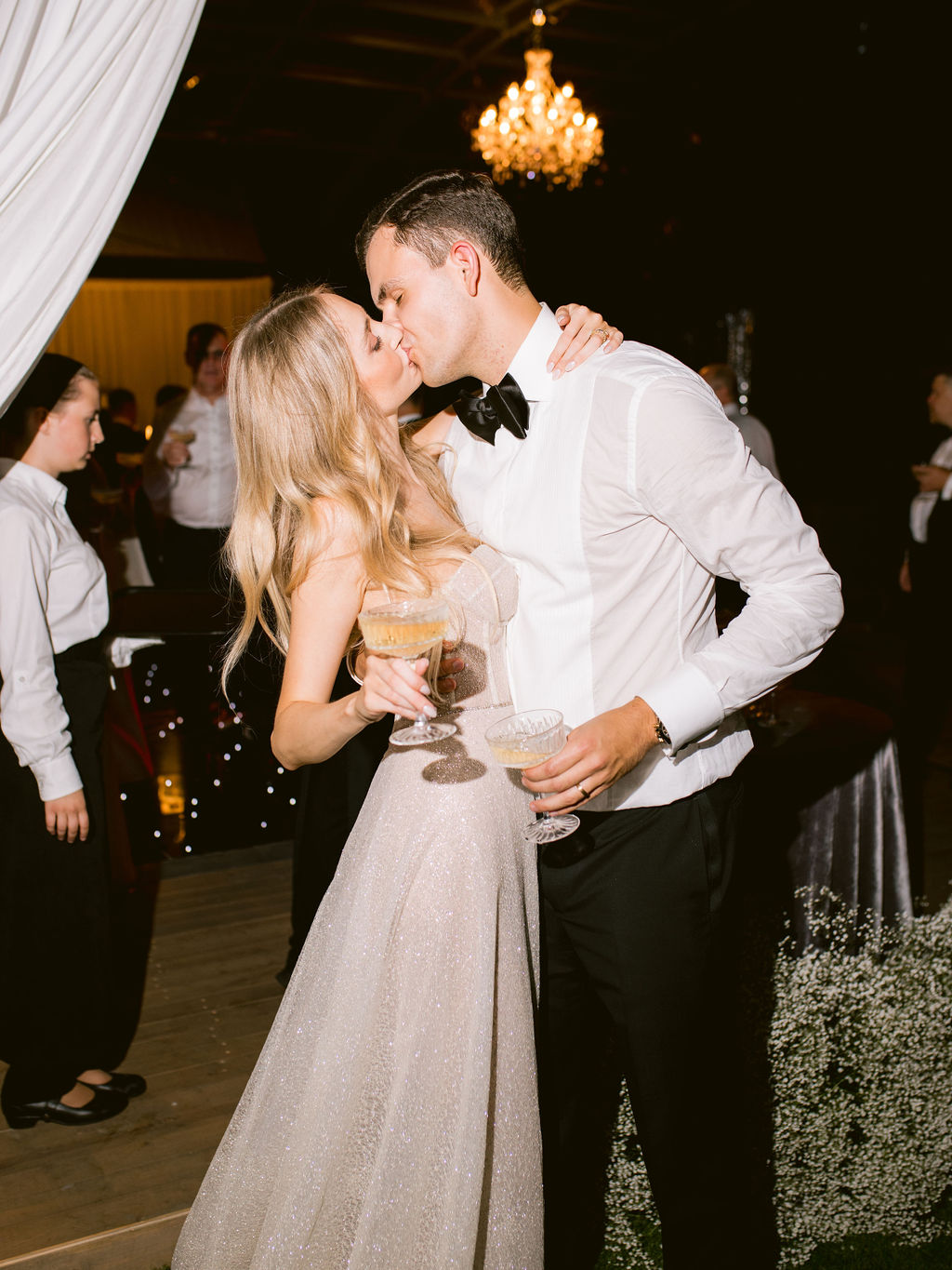 Bára & Martin – wedding at Chateau Mcely, Sweet & Chic