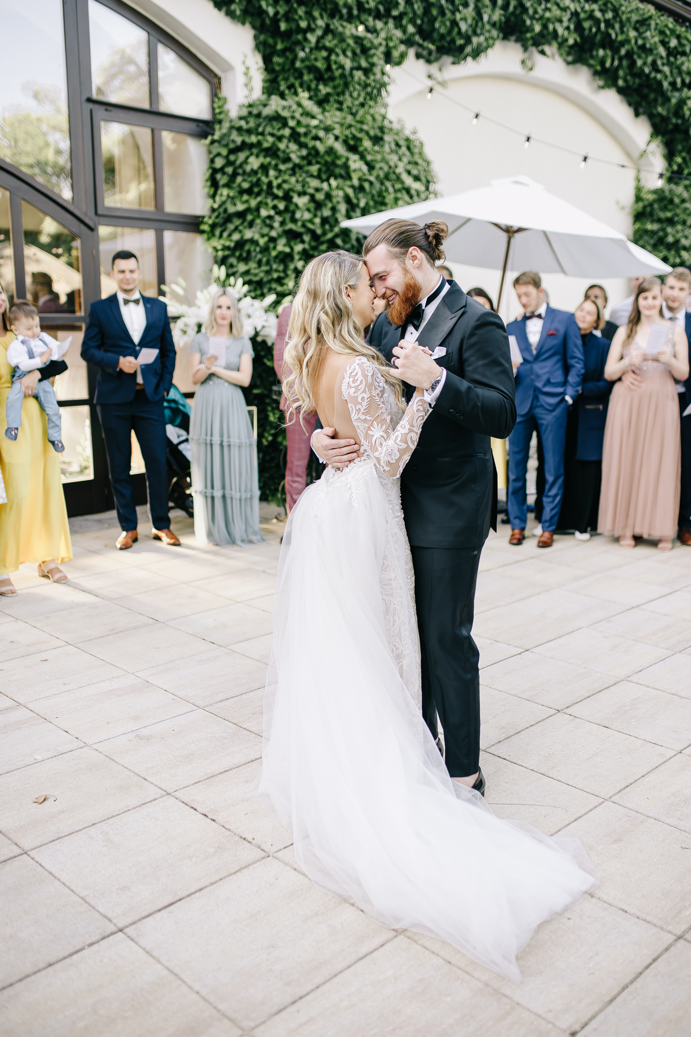 Adéla & Liam – wedding at Chateau Niměřice, Sweet & Chic