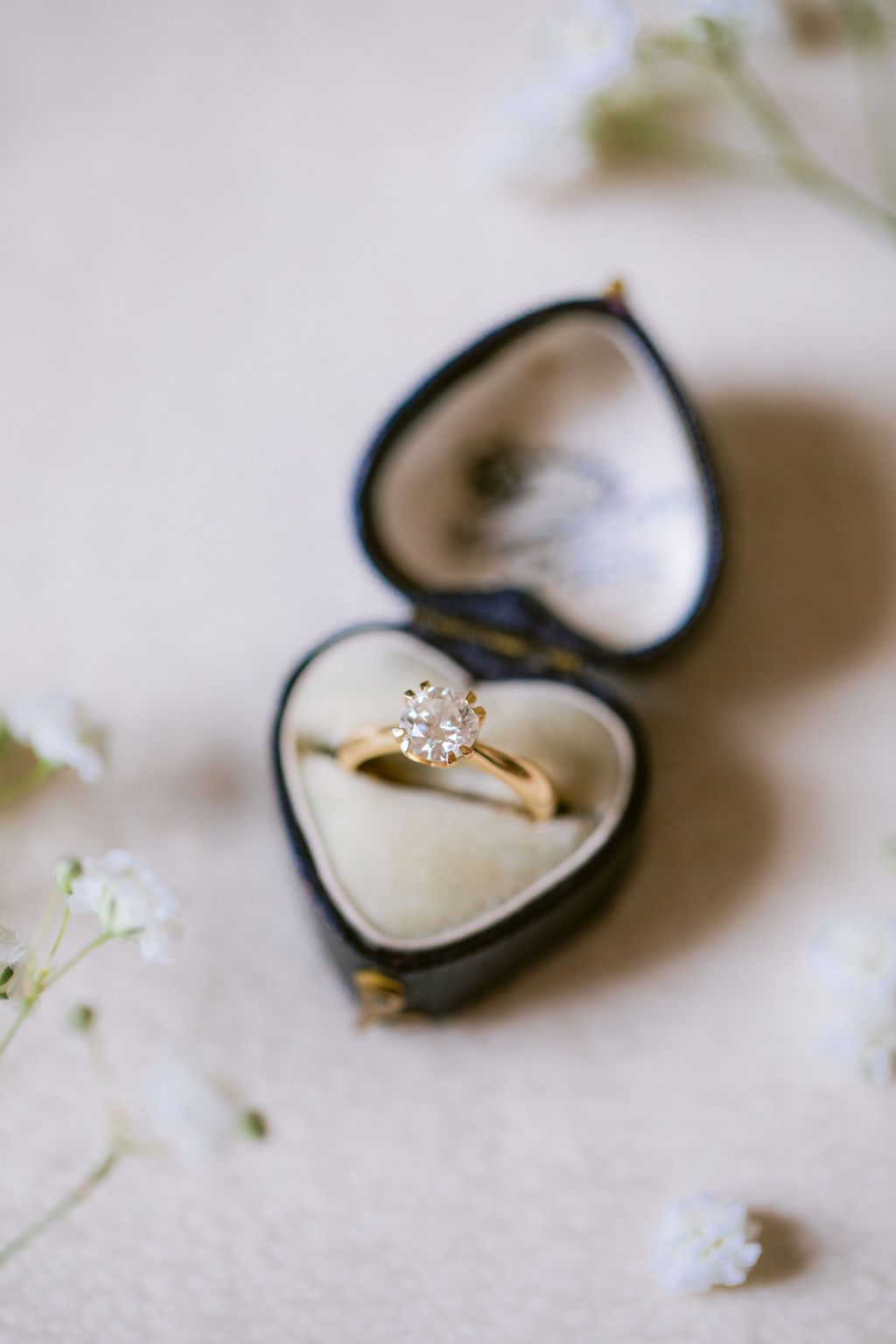 Bára & Martin – wedding at Chateau Mcely, Sweet & Chic