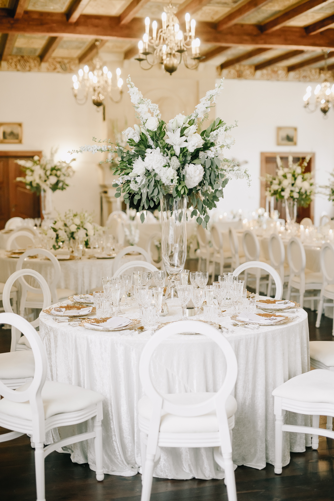 Adéla & Liam – wedding at Chateau Niměřice, Sweet & Chic