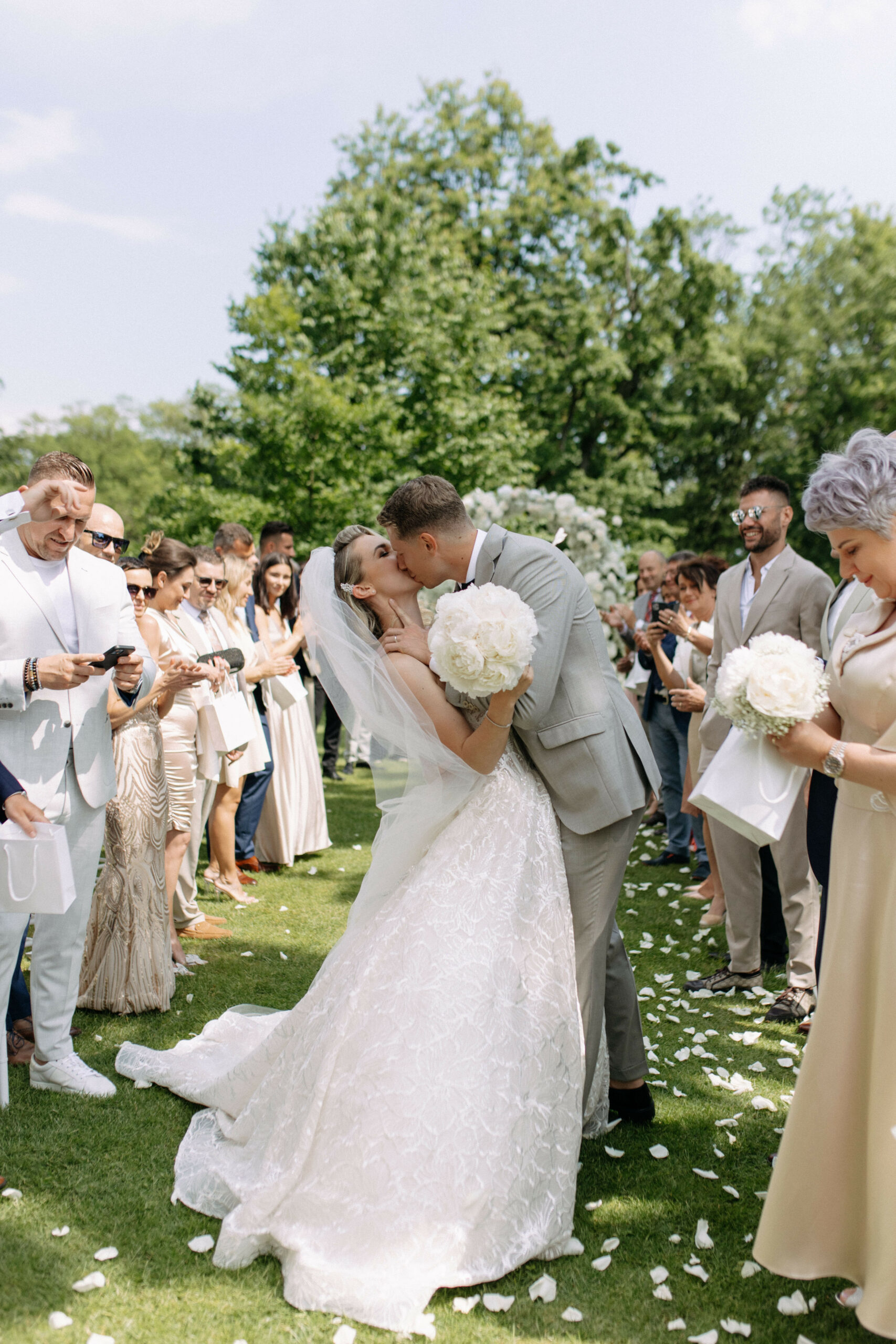 Alex & Milan – wedding at Chateau Mcely, Sweet & Chic