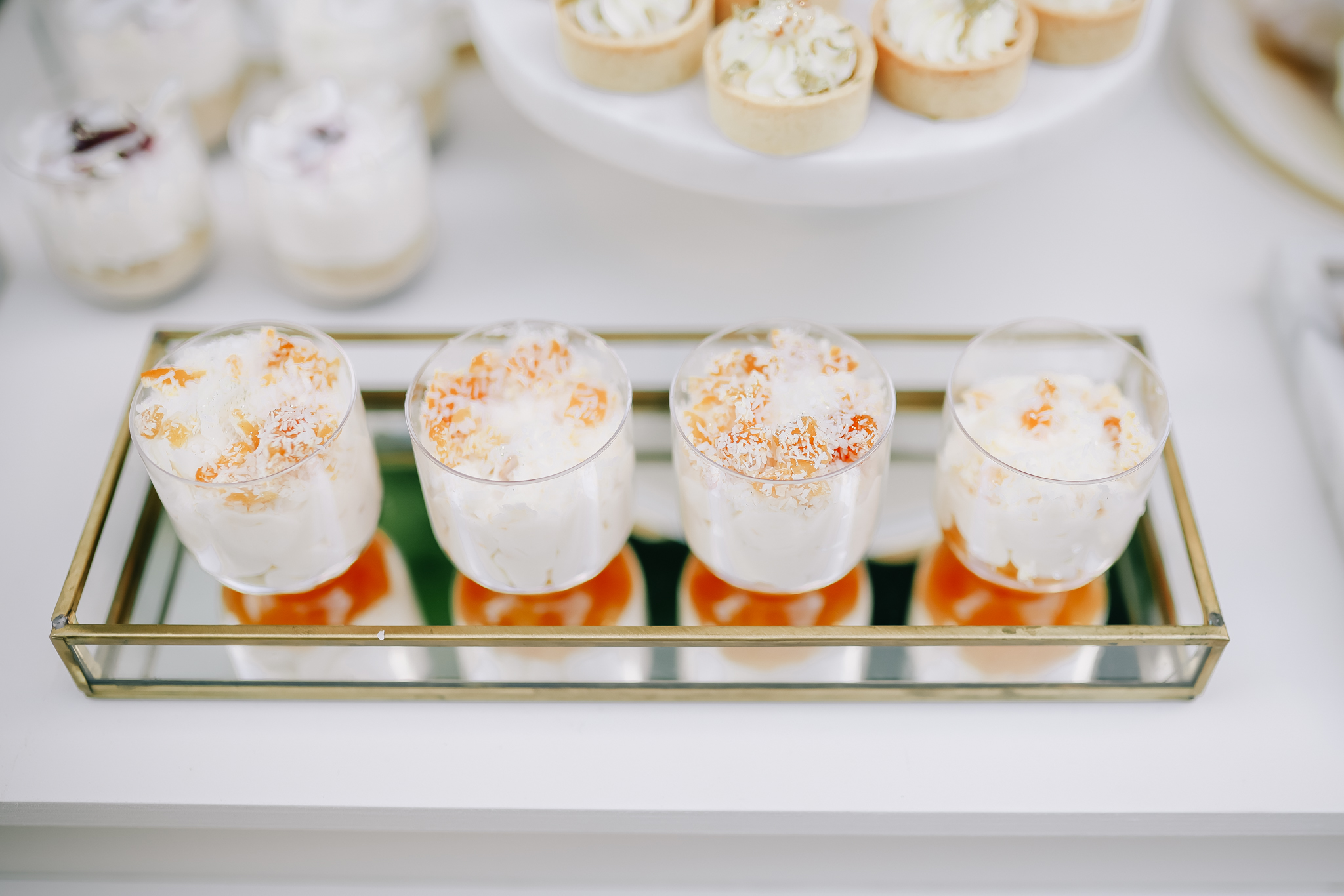Adéla & Liam – wedding at Chateau Niměřice, Sweet & Chic