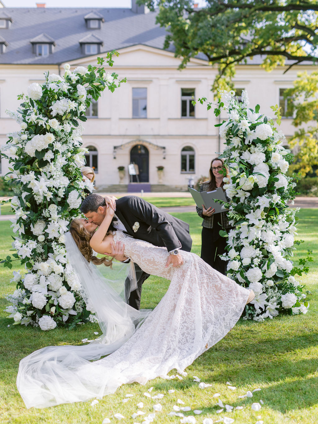 Ema & Charles – svatba Chateau Mcely, Sweet & Chic