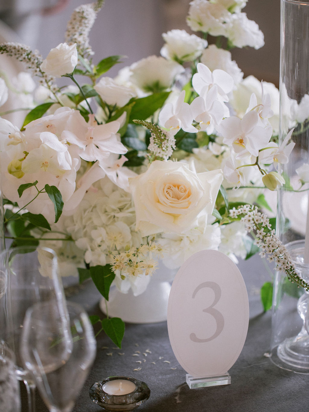 Bára & Martin – wedding at Chateau Mcely, Sweet & Chic