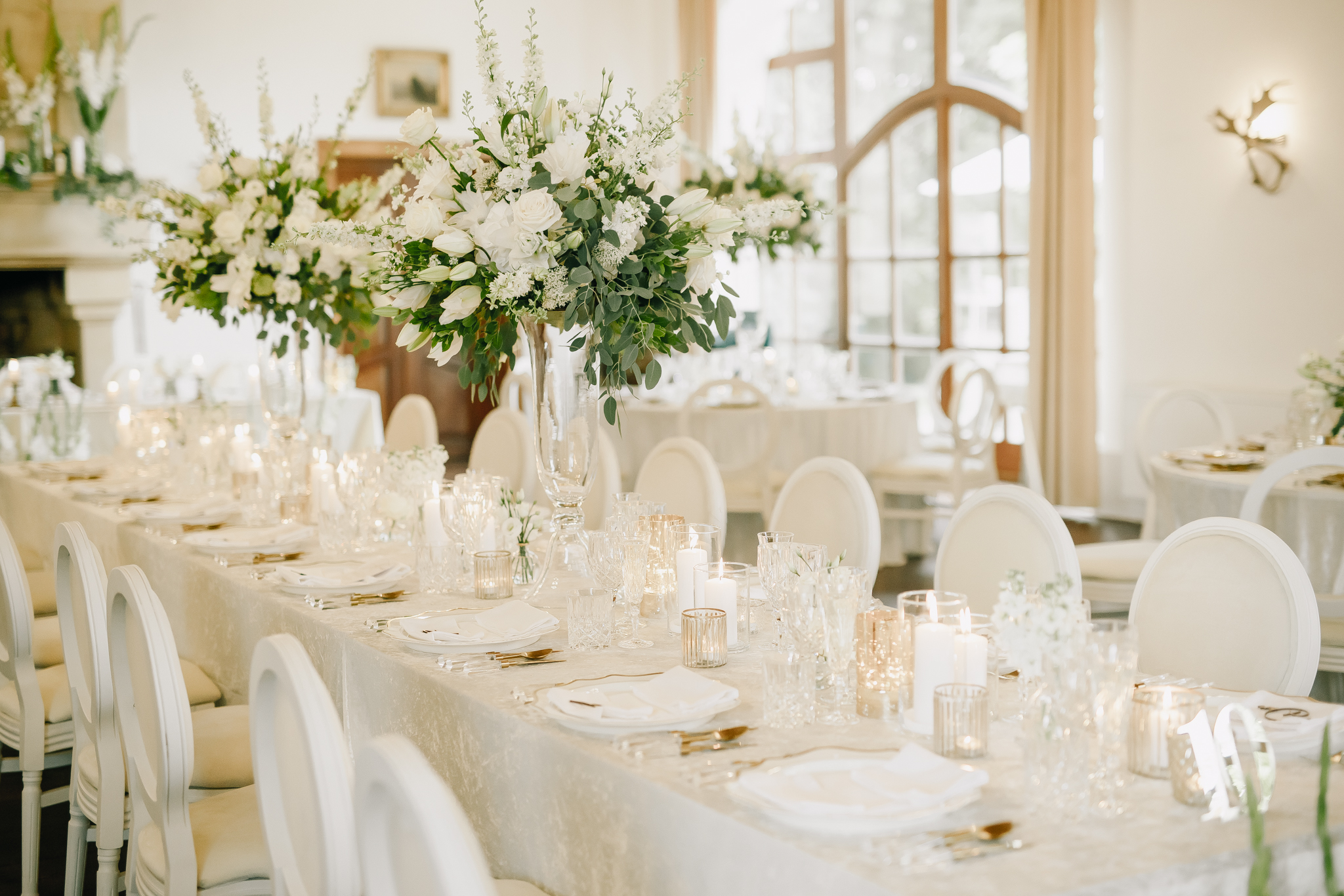 Adéla & Liam – wedding at Chateau Niměřice, Sweet & Chic