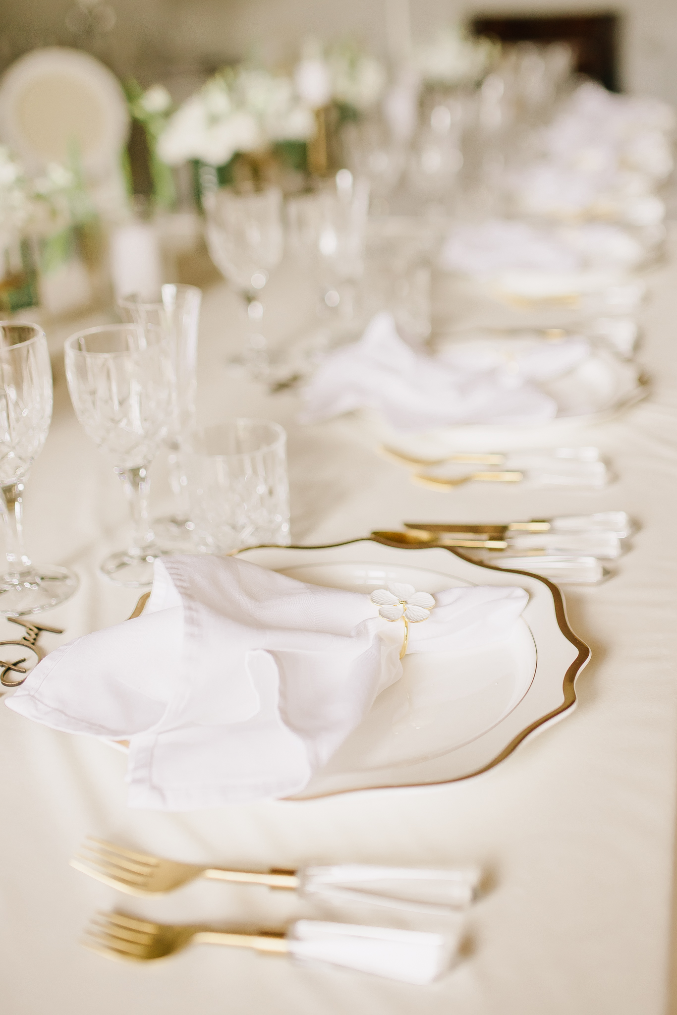 Adéla & Liam – wedding at Chateau Niměřice, Sweet & Chic