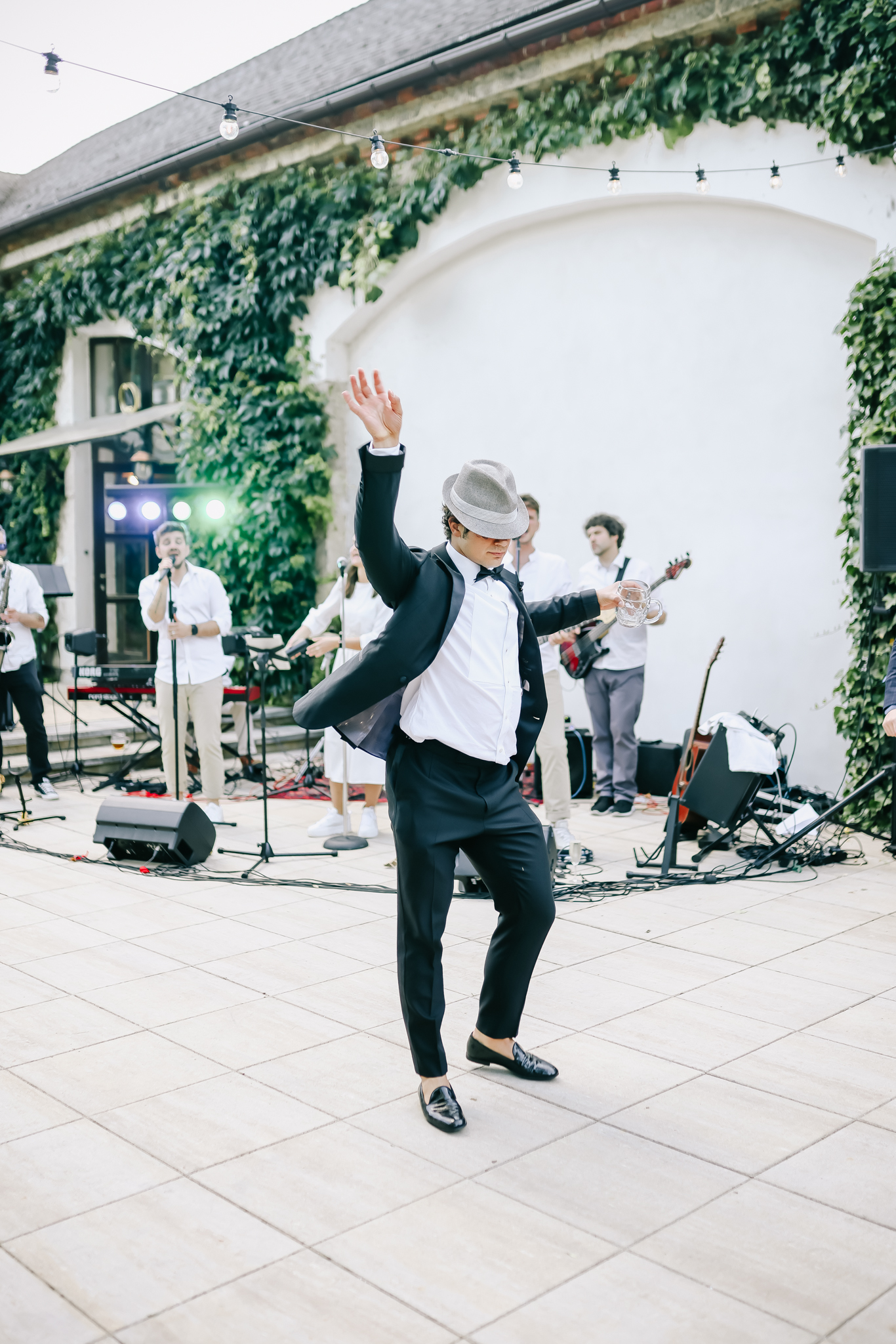 Adéla & Liam – wedding at Chateau Niměřice, Sweet & Chic