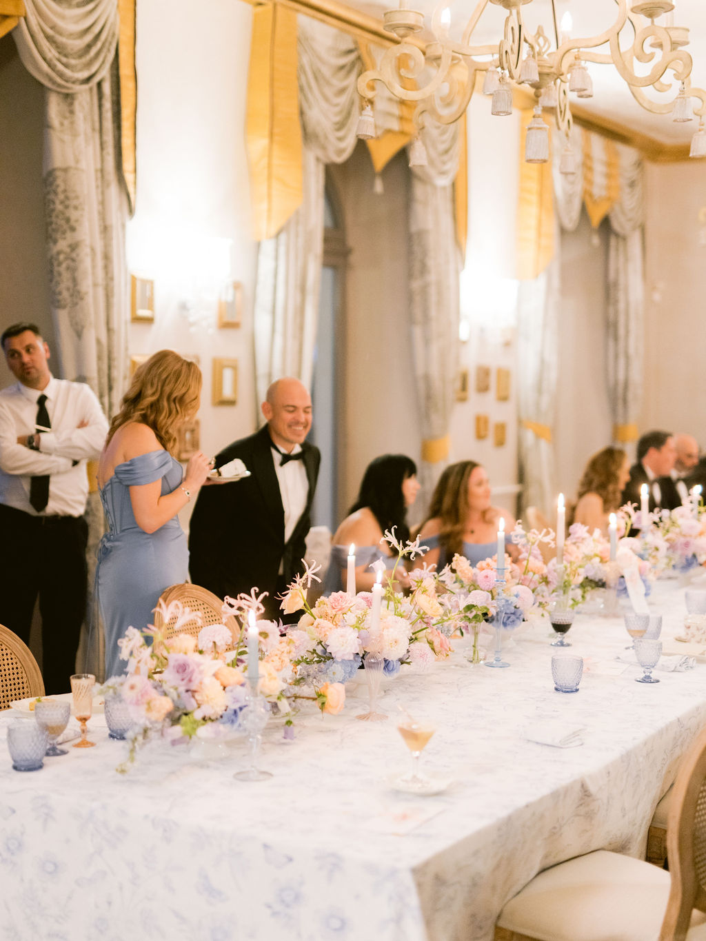 Ema & Charles – svatba Chateau Mcely, Sweet & Chic