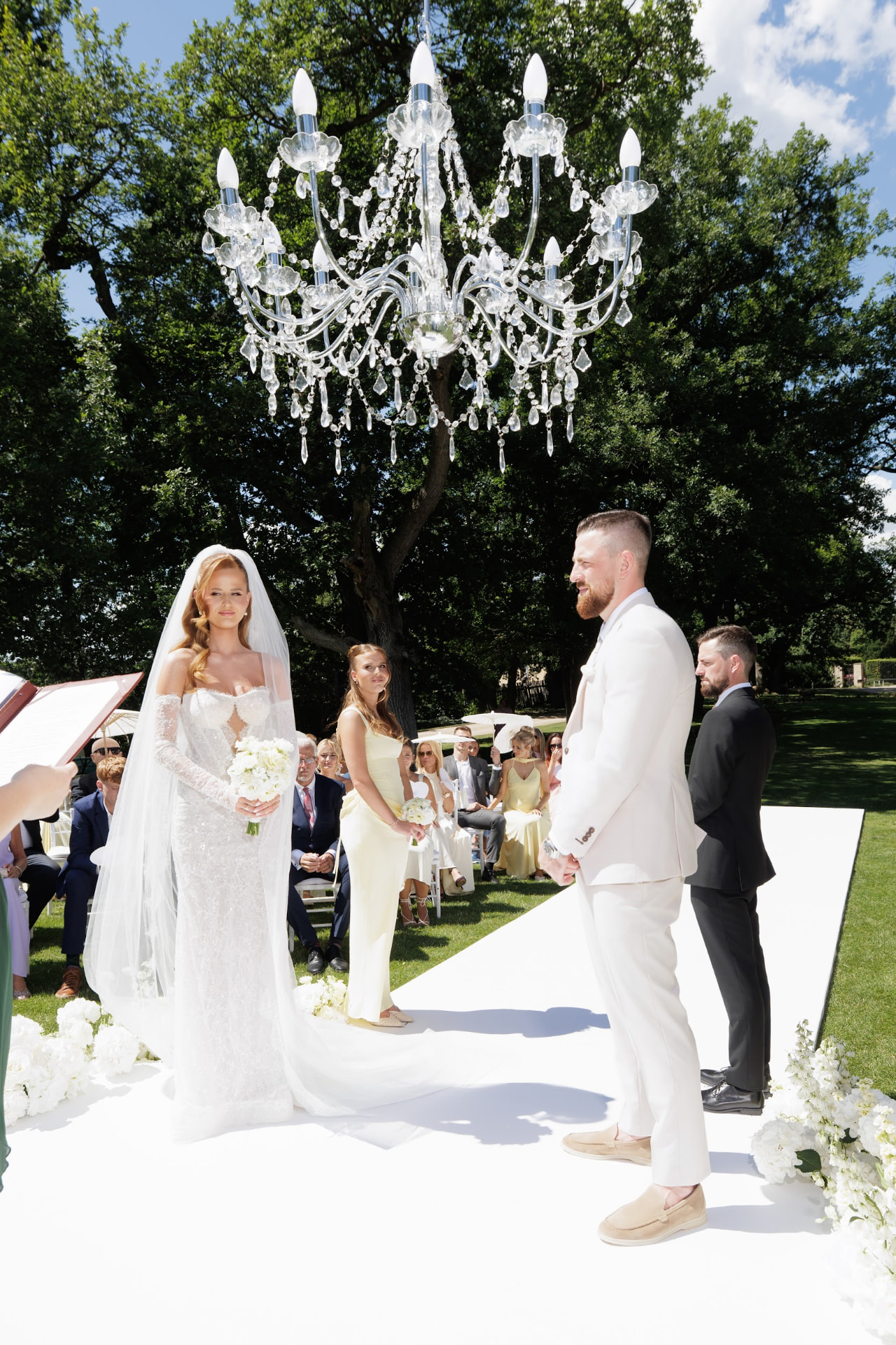 Dominika & Filip – svatba Chateau Mcely, Sweet & Chic