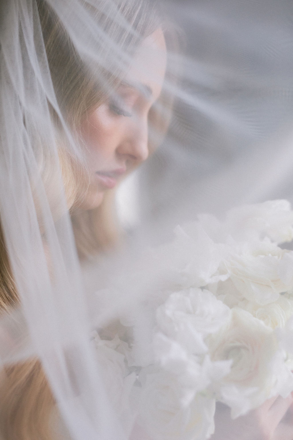 Bára & Martin – wedding at Chateau Mcely, Sweet & Chic