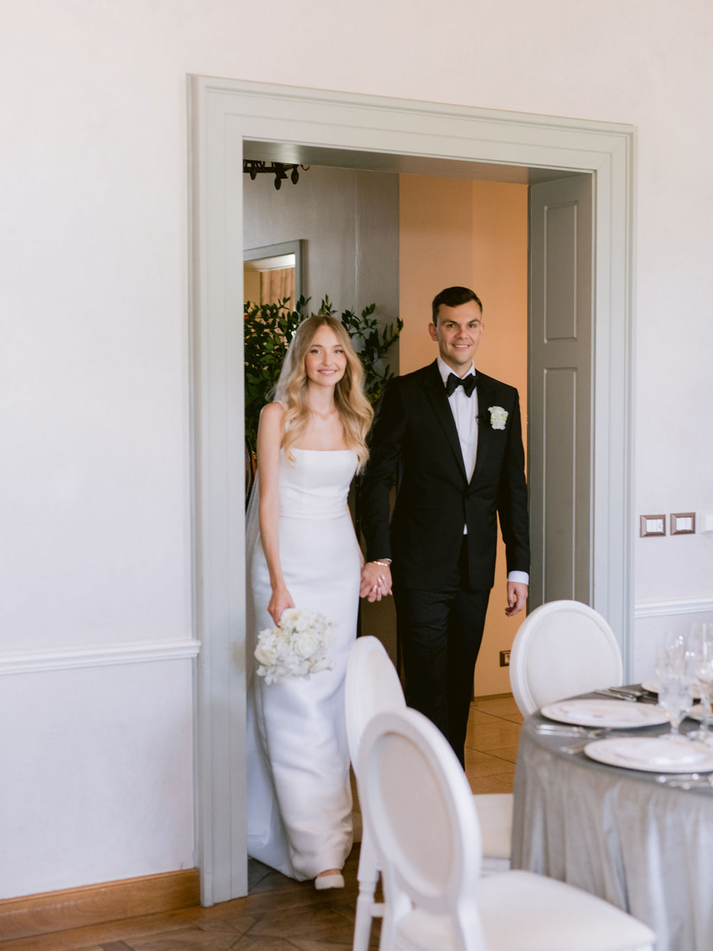 Bára & Martin – wedding at Chateau Mcely, Sweet & Chic