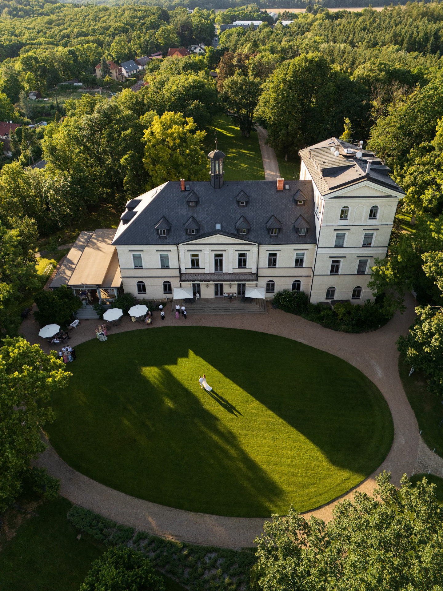 Dominika & Filip – svatba Chateau Mcely, Sweet & Chic