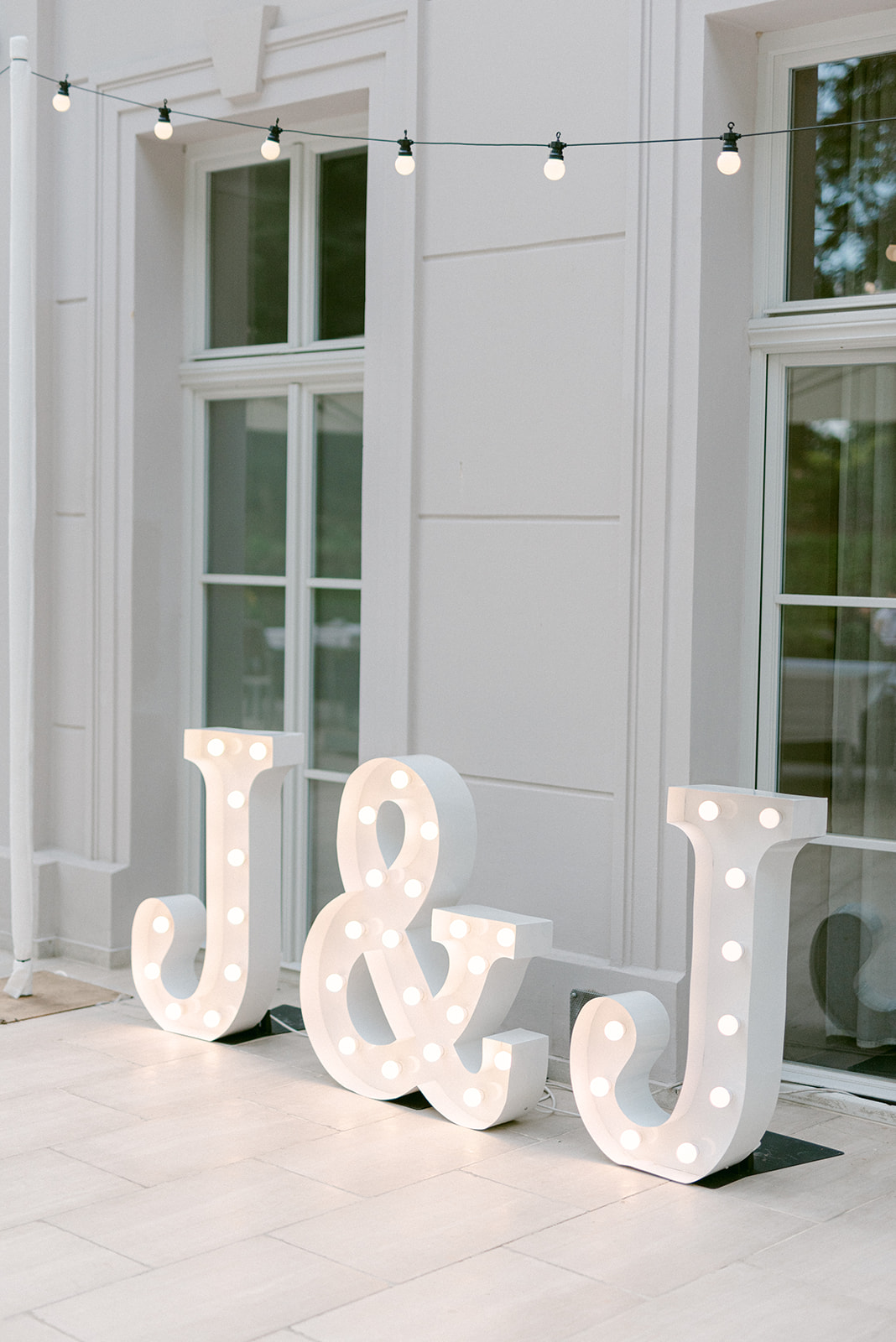 Jana & Jonathan – svatba Zámek Ratměřice, Sweet & Chic