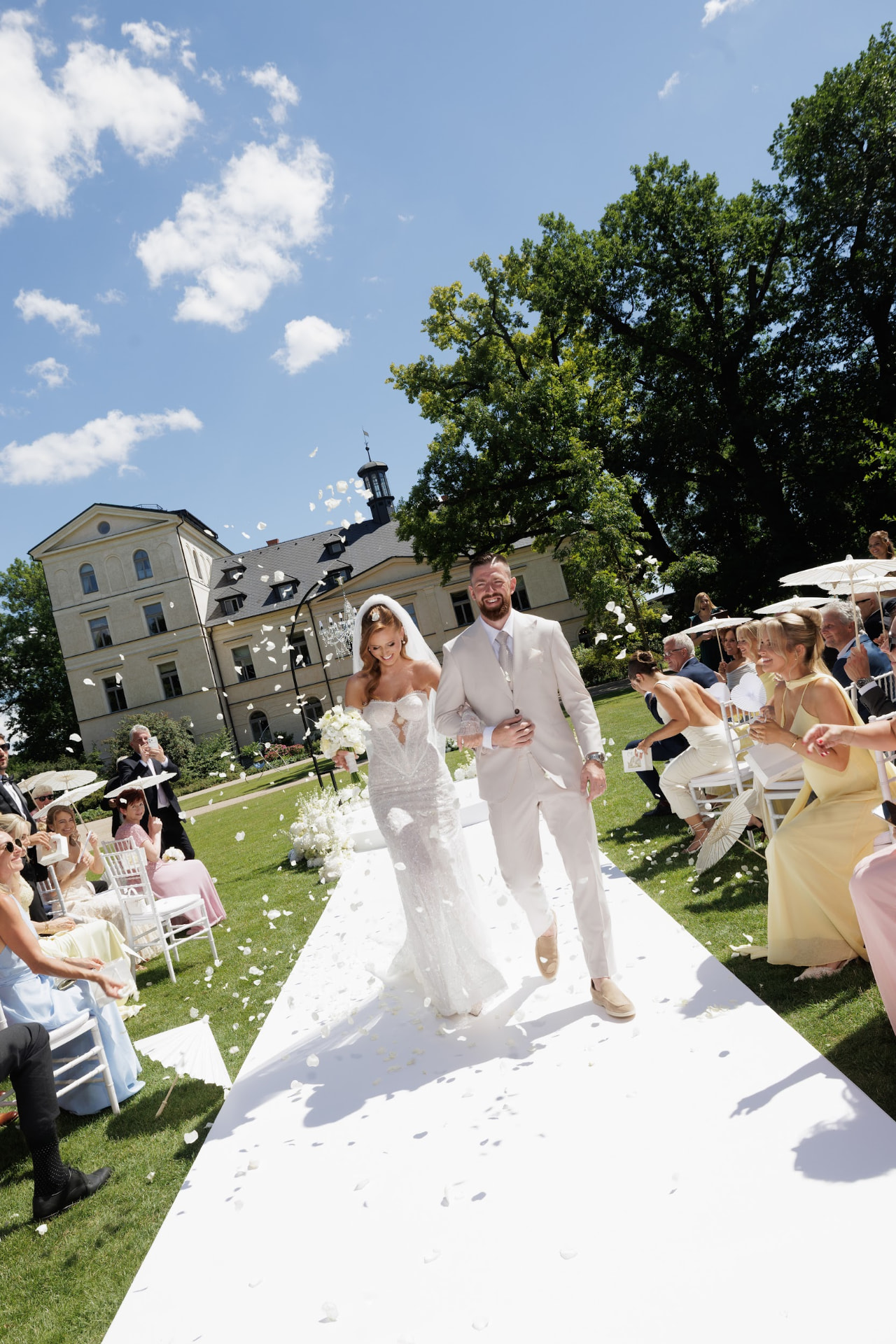 Dominika & Filip – svatba Chateau Mcely, Sweet & Chic