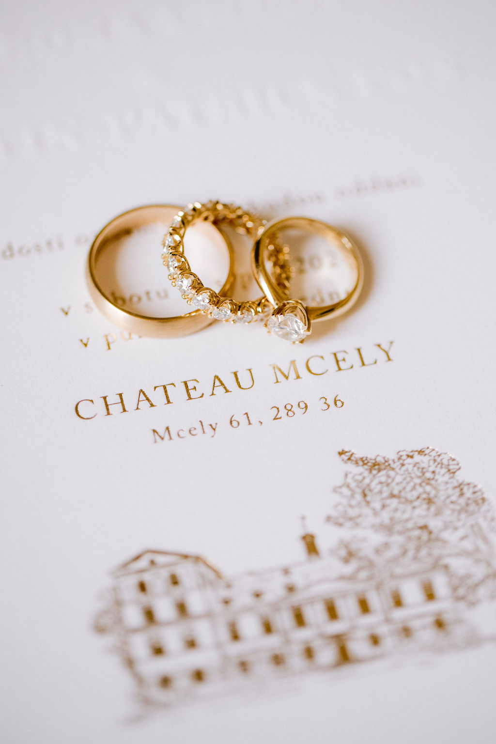 Bára & Martin – wedding at Chateau Mcely, Sweet & Chic